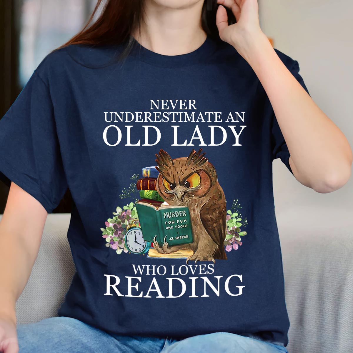 Never Underestimate An Old Lady Who Loves Reading Book Lovers Gift TSB08